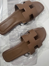 CLAQUETTES TAUPE